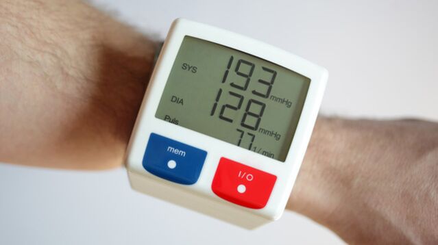 Indicadores de presión arterial alta característicos de la hipertensión.